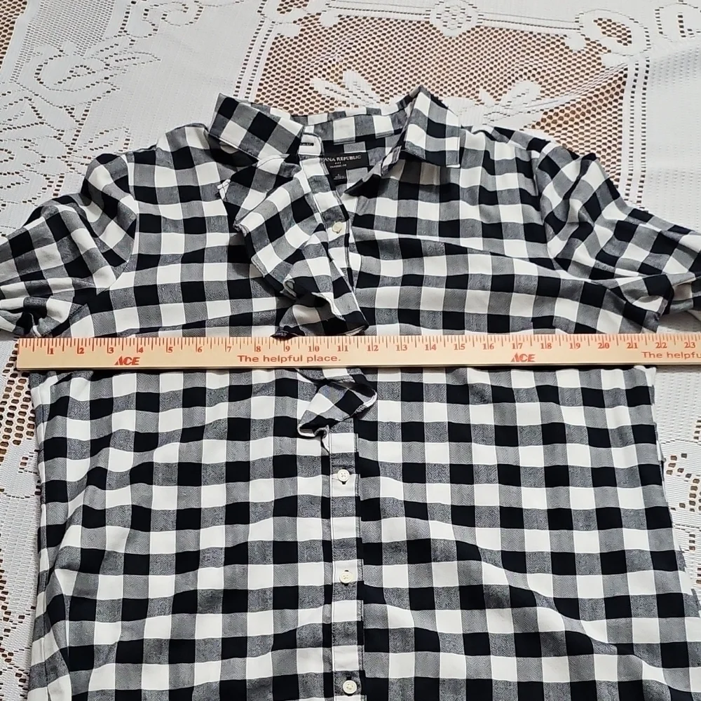 Banana Republic Black and White Plaid Button-Down Shirt 100% Cotton - Picture 3 of 6